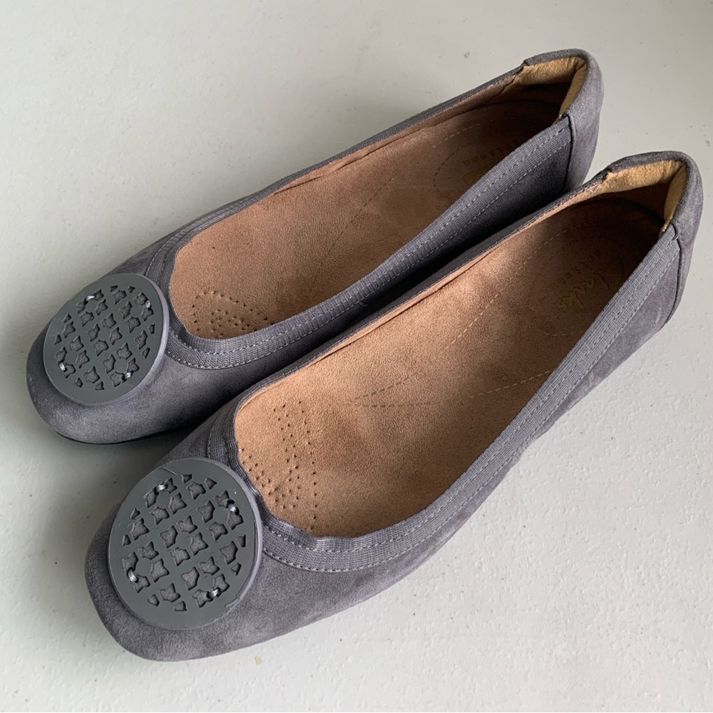 Clarks Artisan Gray Suede Flats Women’s Size 6